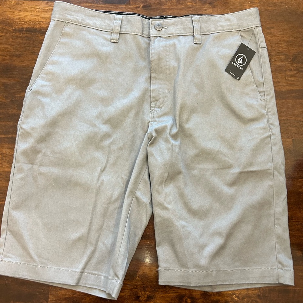 NWT Men’s Size 34 Volcom Vmonty Shorts